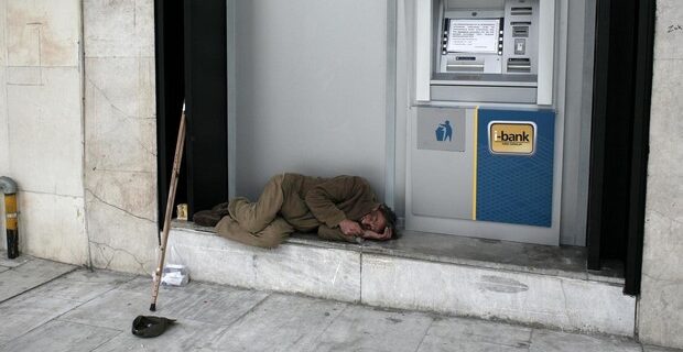 Καθυστερεί το επίδομα που λαμβάνουν απλήρωτοι εργαζόμενοι επιχειρήσεων από τον ΟΑΕΔ