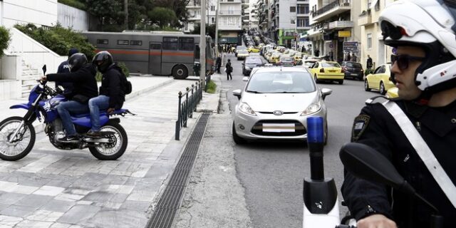 Ζευγάρι αλλοδαπών ήθελε να προμηθεύσει με όπλα τους έγκλειστους ‘Πυρήνες’