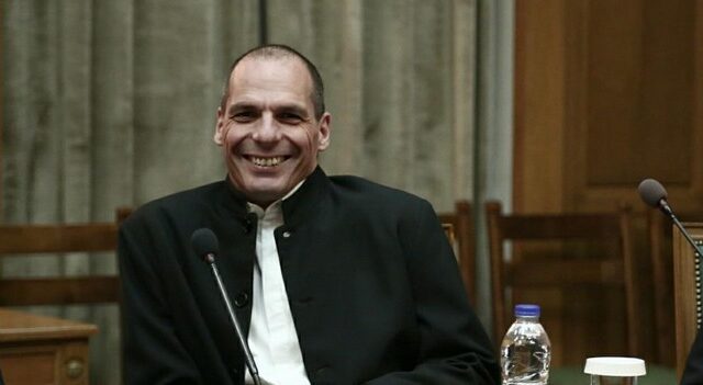 Βαρουφάκης: Οι δύο προηγούμενες κυβερνήσεις φταίνε για τον αποκλεισμό της Ελλάδας από το πρόγραμμα της ΕΚΤ