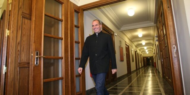 Στο Παρίσι την Τετάρτη ο υπουργός οικονομικών Γιάνης Βαρουφάκης