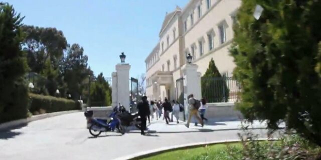 Βίντεο-ντοκουμέντο: Λεπτό προς λεπτό η ‘επίσκεψη’ των αντιεξουσιαστών στη Βουλή