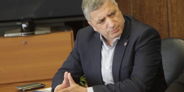 Ξεσηκωμός στους δήμους: Κινητοποιήσεις και προσφυγή στο ΣτΕ για τη δέσμευση των διαθεσίμων