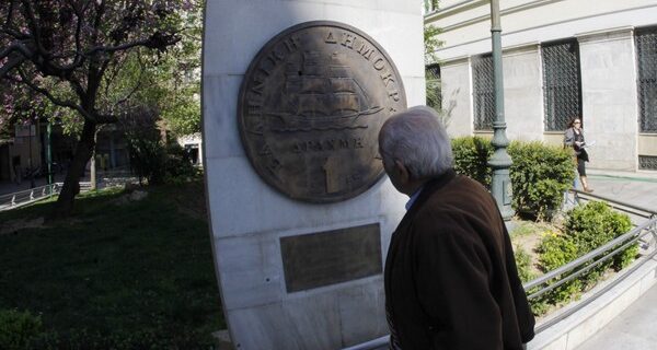 Πώς η πτώση του ευρώ ενίσχυσε την ευρωπαϊκή οικονομία