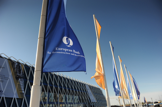 H Ευρωπαϊκή Τράπεζα Επενδύσεων εκταμίευσε 300 εκατ. ευρώ προς την Ελλάδα