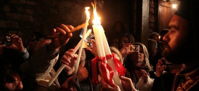 Έκτακτες πτήσεις για το Άγιο Φως. Πώς θα φτάσει στην Ελλάδα σε 16 προορισμούς