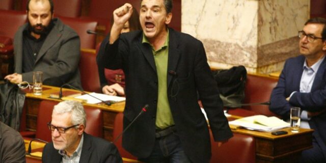 Γεωργιάδης σε Τσακαλώτο: Μαθαίνετε στου κασίδι το κεφάλι. Με τον Βαρουφάκη στην άκρη, ανέβηκε το Χ.Α.