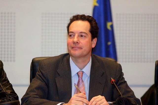 ‘Kαίνε’ τον Μποτόπουλο τα ταμειακά διαθέσιμα. Την παραίτηση του προέδρου της Επιτροπής Κεφαλαιαγοράς ζητά ο Βαρουφάκης