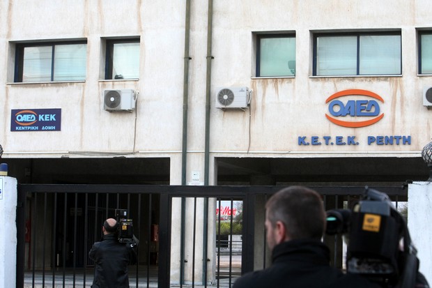 Αιματηρό επεισόδιο στο ΕΠΑΛ Ρέντη: 22χρονη μαχαίρωσε τρεις συμφοιτήτριές της