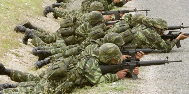 ‘Στρατιωτικοί’ υπόσχονται ευνοϊκή μετάθεση έναντι αμοιβής