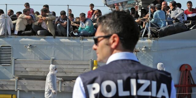 Η ντροπή της Ε.Ε. πνίγεται στη Μεσόγειο: Δουλέμποροι πέταξαν πτώμα στους καρχαρίες. 400 ακόμα νεκροί στη γειτονιά μας