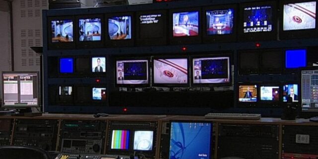 Στην αντεπίθεση τα κανάλια: Μας χρωστάνε, δεν τους χρωστάμε