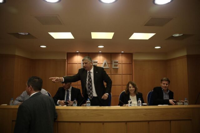 Οι παρενέργειες της ΠΝΠ: Tι σημαίνει για δήμους και περιφέρειες η δέσμευση των διαθεσίμων τους