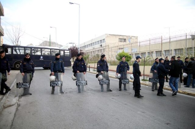 Δρακόντεια μέτρα ασφαλείας στον Κορυδαλλό για τη δίκη της Χρυσής Αυγής