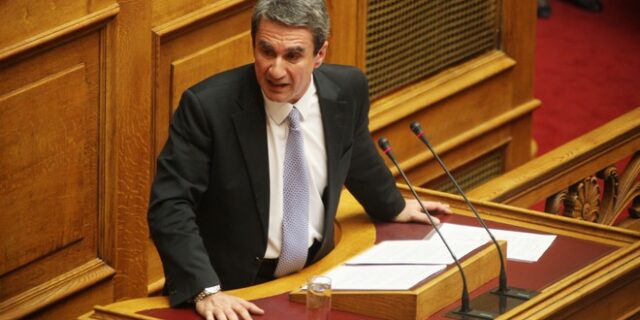 Λοβέρδος: Ανεκδιήγητος κλόουν ο Βαρουφάκης που παίζει τον υπουργό