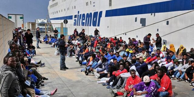 Πρόταση της Κομισιόν για μετεγκατάσταση 40.000 μεταναστών από Ελλάδα και Ιταλία σε άλλες χώρες