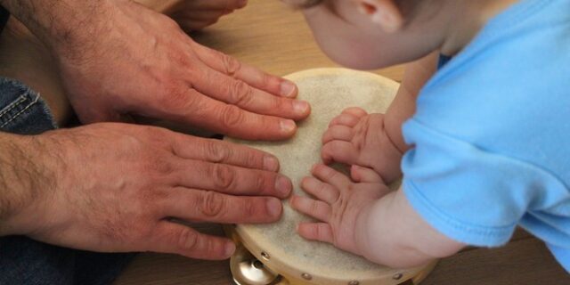 ‘Μία Μικρή Μουσική Παράσταση’ για βρέφη 6-18 μηνών και τους γονείς τους