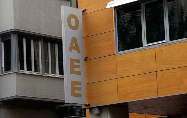 Τα Ταμεία ‘εθελοντικά’ καλύπτουν την τρύπα για μισθούς και συντάξεις