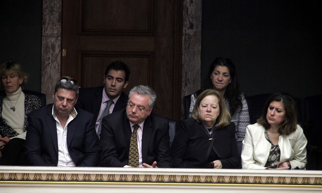 ΕΩΣ ΕΔΩ: Έκκληση των συγγενών θυμάτων τρομοκρατίας προς τους Έλληνες βουλευτές