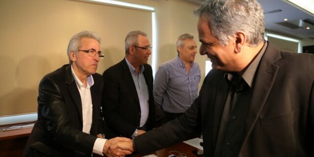 Συμφωνία με τους κοινωνικούς εταίρους για την αύξηση του κατώτατου μισθού. Επιφυλάξεις για τις ωριμάνσεις