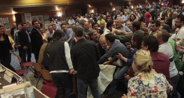 Τραμπουκισμοί στο συνέδριο της ΠΟΕ-ΟΤΑ. Ο Μπαλασόπουλος επιτέθηκε σε συνδικαλιστές του ΣΥΡΙΖΑ και του ΚΚΕ