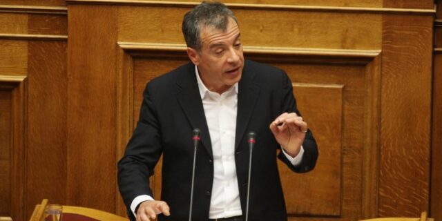 Θεοδωράκης: Τα παλιά κόμματα στήνουν αρένα μιζέριας