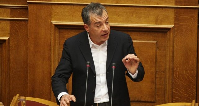 Θεοδωράκης: Τα παλιά κόμματα στήνουν αρένα μιζέριας
