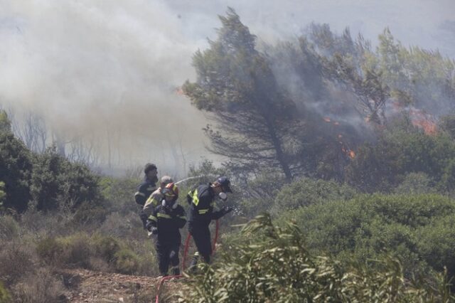Σε εξέλιξη πυρκαγιά που εκδηλώθηκε στη Σάμο