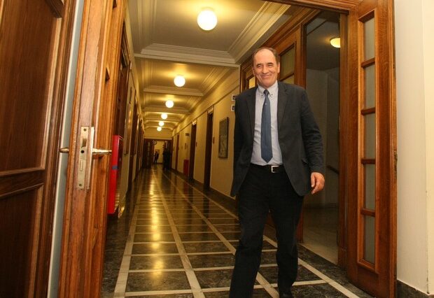Σταθάκης: Ειδική νομοθεσία για τους ‘καμένους’ δανειολήπτες του ελβετικού φράγκου