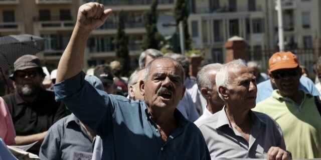 Ακυρώνονται με τροπολογία οι μειώσεις κύριων και επικουρικών συντάξεων
