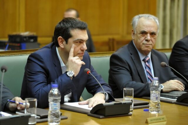 Κυβερνητικές πηγές: Δεν μπορεί εμείς να εγκρίνουμε το πολυνομοσχέδιο και άλλοι να θέλουν και άλλα μέτρα