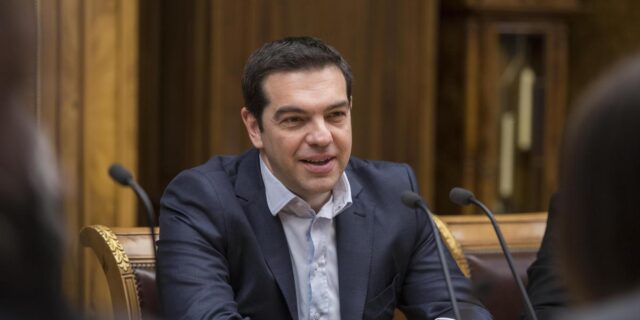 Την ώρα που οι δανειστές πιέζουν η κυβέρνηση κάνει κινήσεις καλής θέλησης