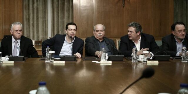Σε κλίμα “ασφυξίας” συνεχίζεται η διαπραγμάτευση. Κινητικότητα και στον ΣΥΡΙΖΑ