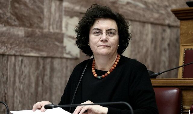 Η Βαλαβάνη καταργεί τη φορολόγηση αποζημιώσεων και επιδοτήσεων των αγροτών