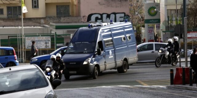 Έρχονται τα κινητά αστυνομικά τμήματα σε βανάκια