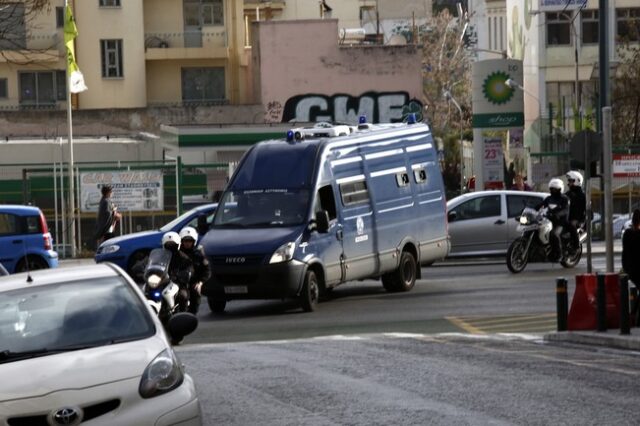 Έρχονται τα κινητά αστυνομικά τμήματα σε βανάκια