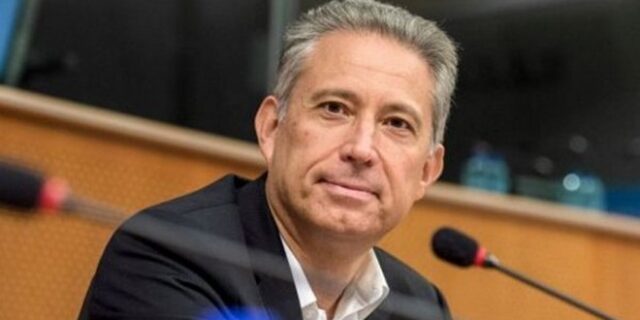 Χρυσόγονος για τηλεοπτικές άδειες: Προσωρινό κώλυμα για όσους τους έχει ασκηθεί δίωξη