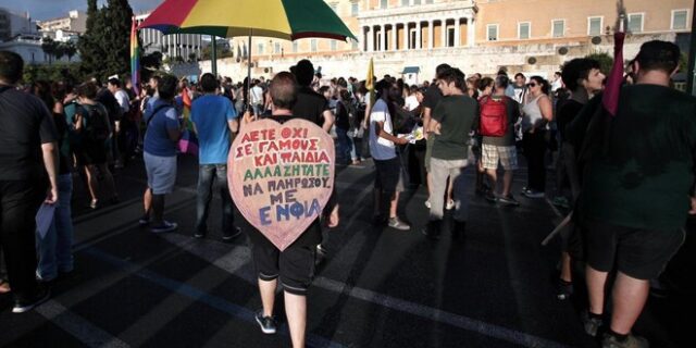 Πυροβόλησαν τρανς κοντά στην Τροχαία Αττικής και τα γραφεία της Χρυσής Αυγής