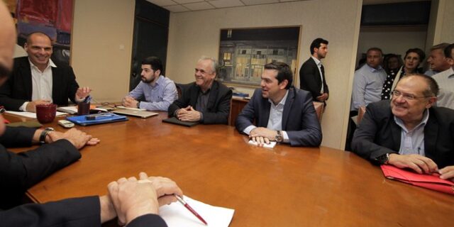 Στο υπουργείο Οικονομικών ο Τσίπρας. Σύσκεψη της ομάδας πολιτικής διαπραγμάτευσης