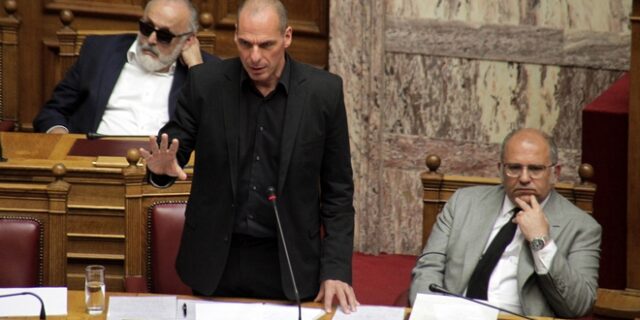 Οργή Βαρουφάκη: Η Τράπεζας της Ελλάδας να μην σχολιάζει το κυβερνητικό έργο