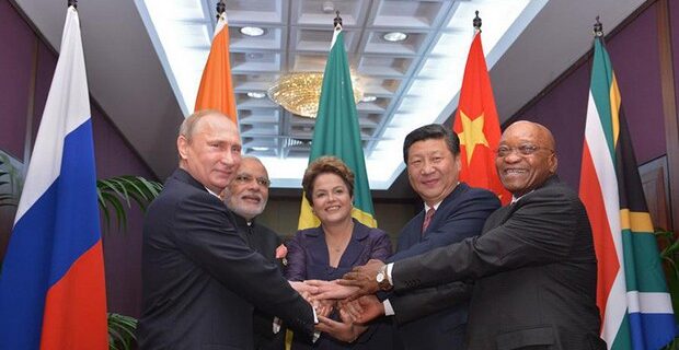Ρώσοι οικονομολόγοι συνιστούν BRICS: Μπορεί να καταστεί αντίβαρο του ΔΝΤ για την Ελλάδα