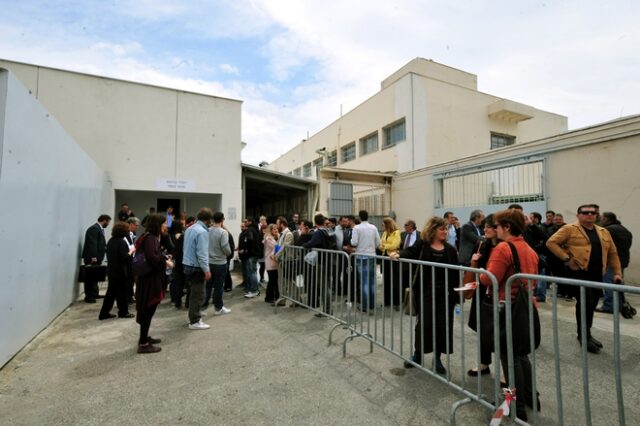 Δίκη Χρυσής Αυγής: Τέταρτη μέρα, πλάι πλάι με τη δίκη για τη Συνωμοσία των Πυρήνων της Φωτιάς