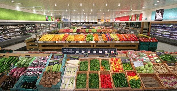 Μια Ελληνίδα για ψώνια στα supermarkets του Λονδίνου