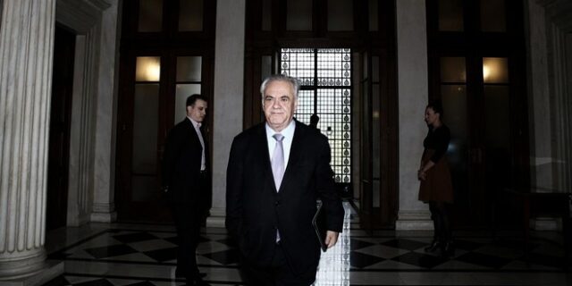 Παρέμβαση Δραγασάκη: Αναγκαία η στενή συνεργασία της κυβέρνησης με τα όργανα του ΣΥΡΙΖΑ
