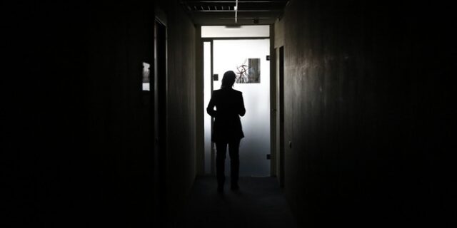 Χωρίς ρεύμα την Κυριακή πολλές περιοχές στην Αττική – Φωτιά σε υποσταθμό της ΔΕΗ
