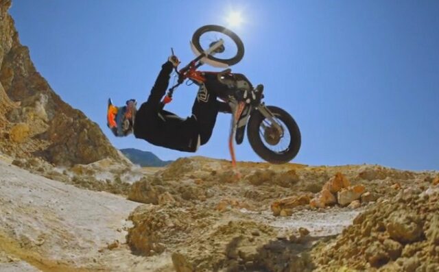 Εκπληκτικό βίντεο: ‘Διαστημικό’ riding με τον Dupont στο ηφαίστειο της Νισύρου