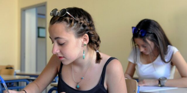 Πανελλήνιες 2015: Οι απαντήσεις στα θέματα της Νεοελληνικής Γλώσσας