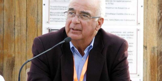 Πανελλήνιες 2015: Ποιος είναι ο Βασίλης Λαμπρινουδάκης και τι σχολιάζει για το εξεταζόμενο απόσπασμα από το “Διάζωμα”