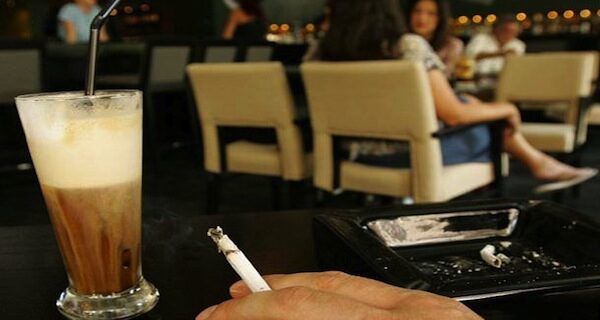 Θα καπνίζουμε με την ώρα. Θα πληρώνουμε πρόστιμα με τη ‘σέσουλα’ ακόμη και για τα ηλεκτρονικά τσιγάρα