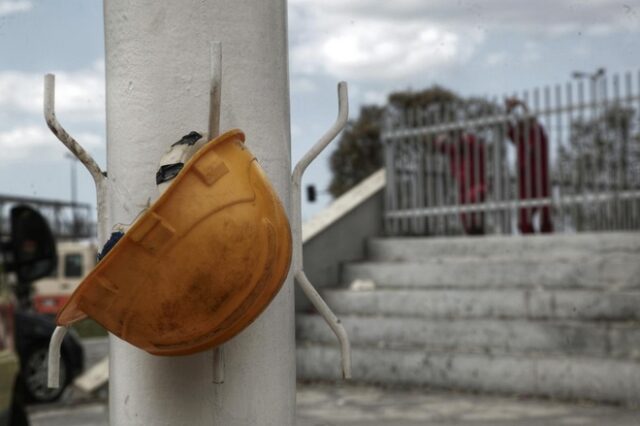 Πέθανε και τέταρτος εργαζόμενος από τη φωτιά στα ΕΛΠΕ