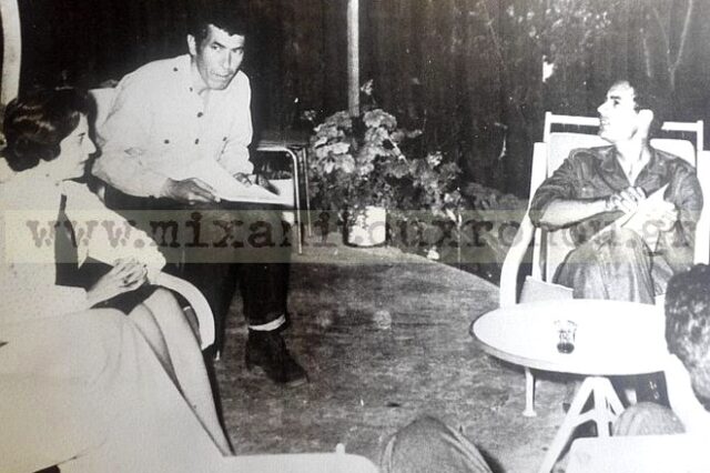 Μηχανή του Χρόνου: Ο Καντάφι έξυνε τα νύχια των ποδιών του και οι φρουροί χειροκροτούσαν